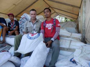 Im Logistikcenter des Roten Kreuzes in Tacloban